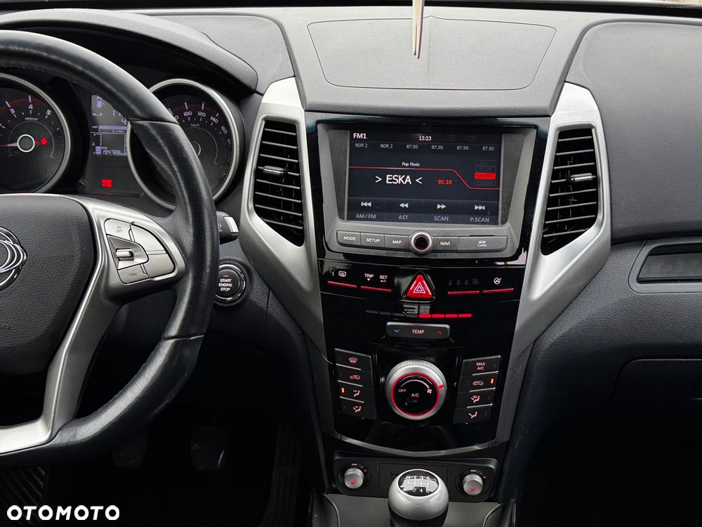 SsangYong/KGM Tivoli e-XGi 160 2WD Black+White - 27