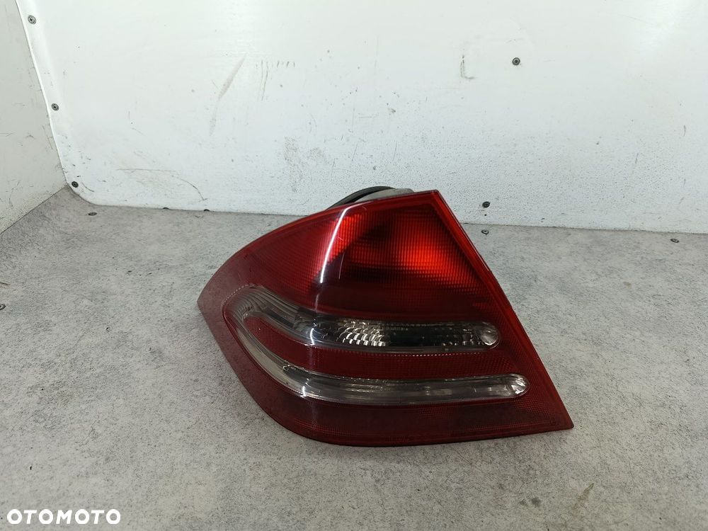 LAMPA TYLNA LEWA MERCEDES-BENZ KLASA C W203 - 1