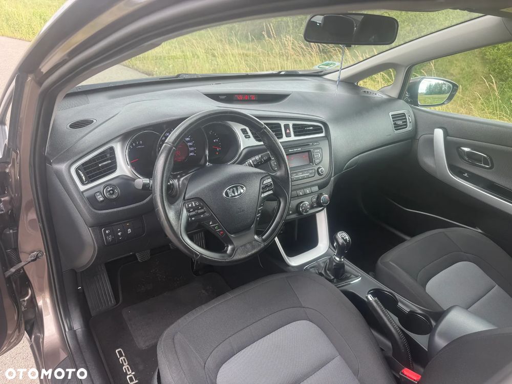 Kia Ceed - 10