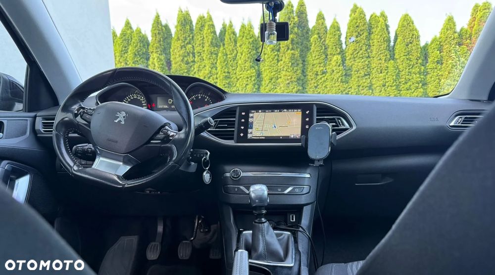 Peugeot 308 1.6 BlueHDi Allure S&S - 15
