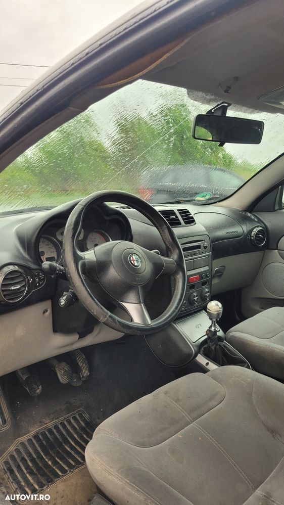 dezmembrez alfa romeo gt - 2