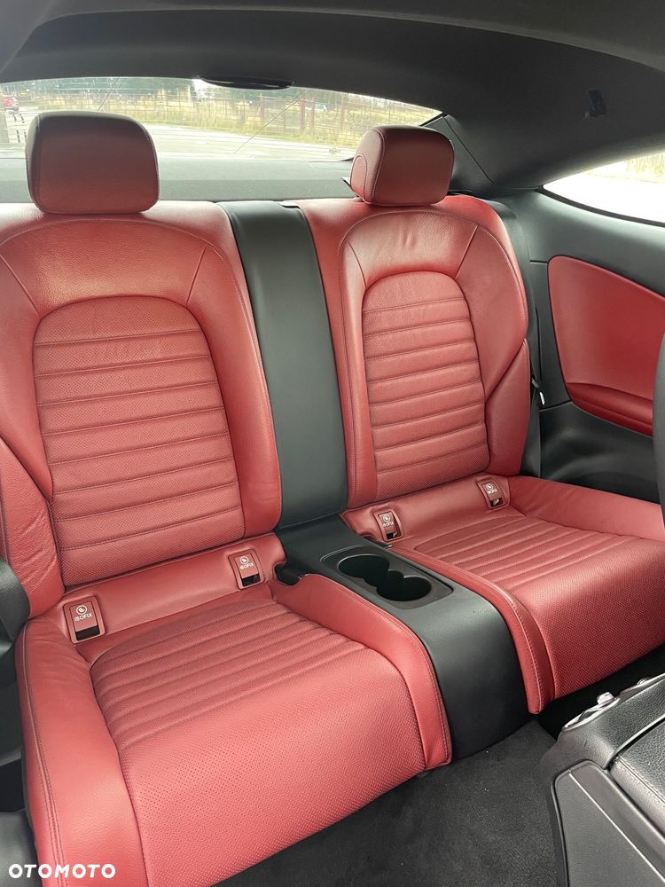 Mercedes-Benz Klasa C 300 9G-TRONIC AMG Line - 24