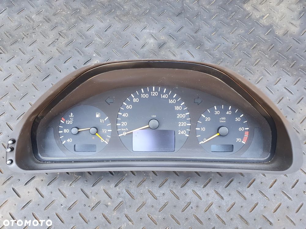 MERCEDES E W210 LICZNIK ZEGARY PRĘDKOŚCIOMIERZ A2105405448 - 1