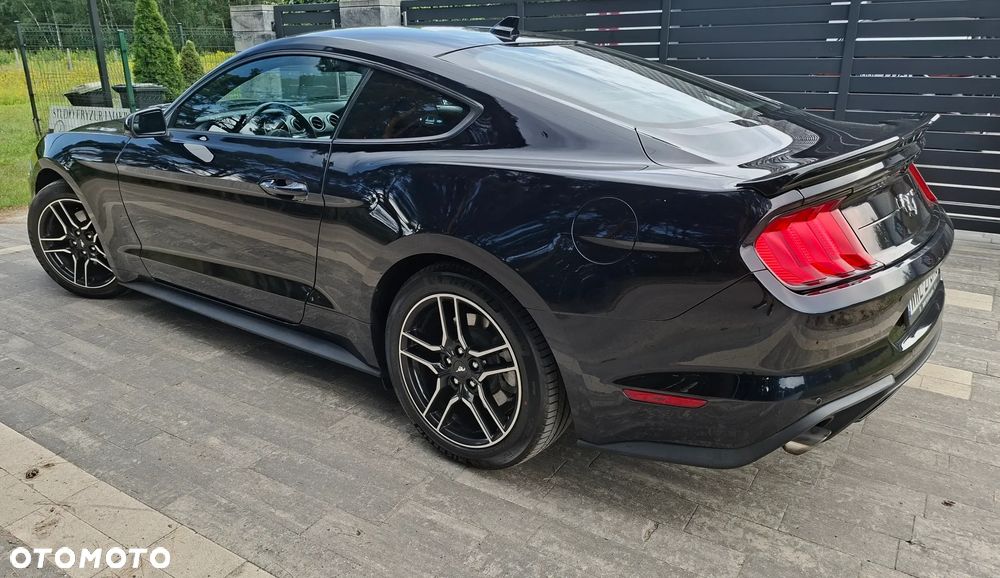 Ford Mustang - 4