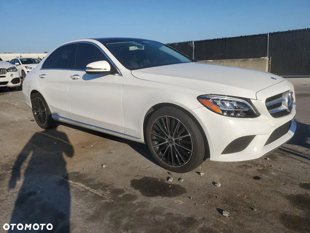 Mercedes-Benz Klasa C 300 9G-TRONIC Exclusive - 2