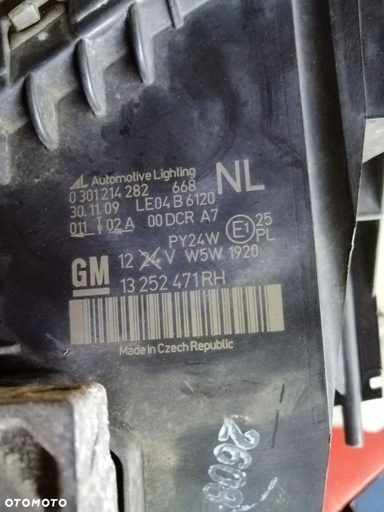 Opel Zafira B komplet lamp przednich Xenon 13252471RH 13252470LH EU - 19