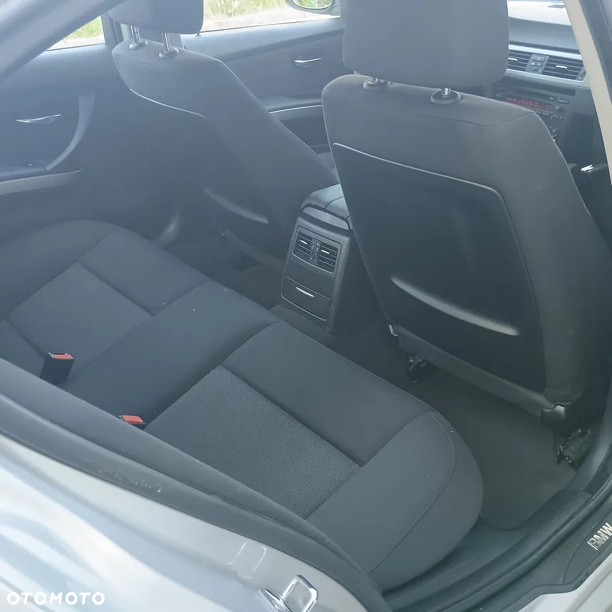 BMW Seria 3 318i - 37