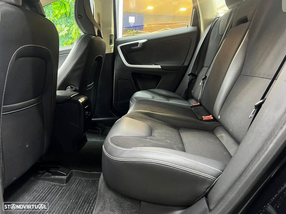 Volvo XC 60 D5 Momentum - 10