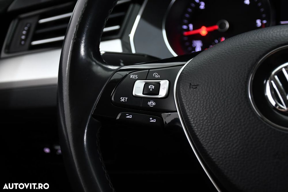 Volkswagen Passat - 17