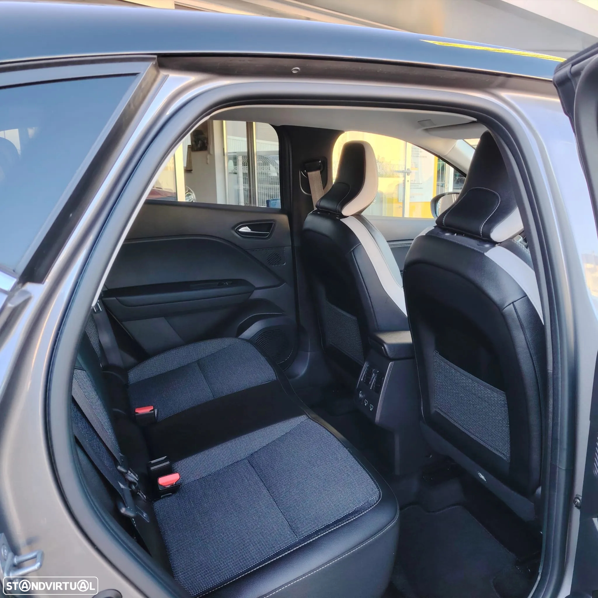 Renault Captur 1.0 TCe Techno Bi-Fuel - 11