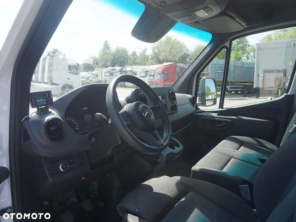 Mercedes-Benz SPRINTER - 10