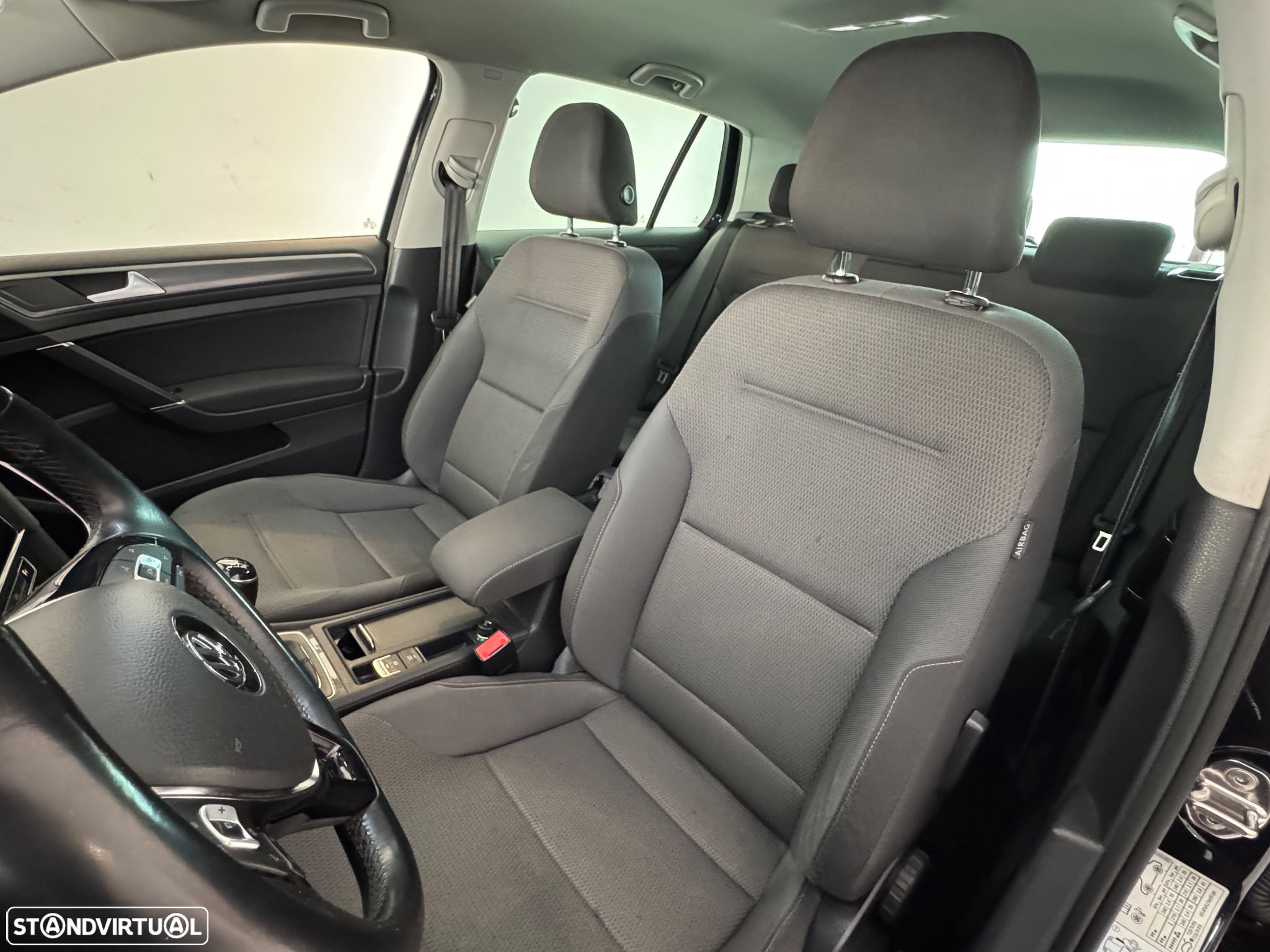 VW Golf 1.6 TDI Confortline - 24
