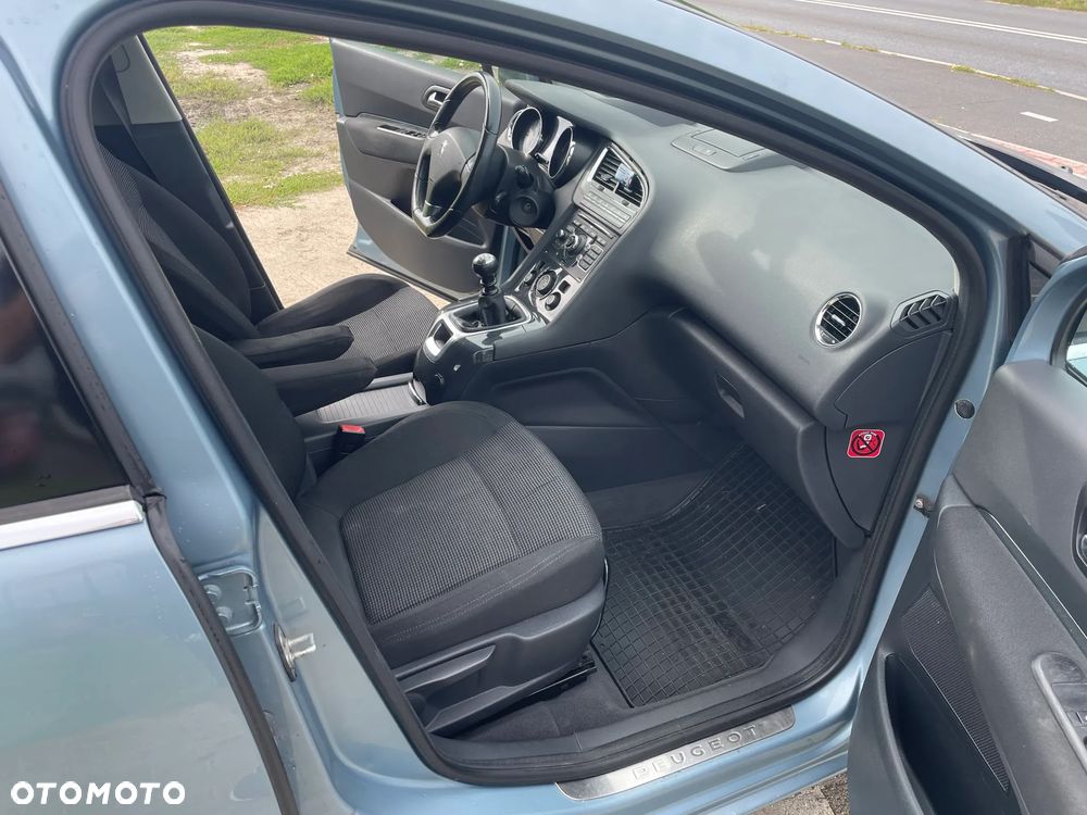 Peugeot 5008 2.0 HDi Premium + - 19