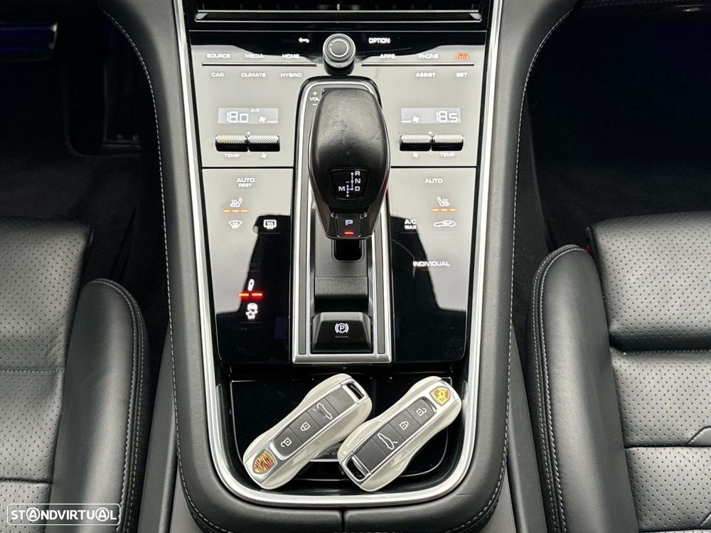 Porsche Panamera Sport Turismo 4 E-Hybrid - 23