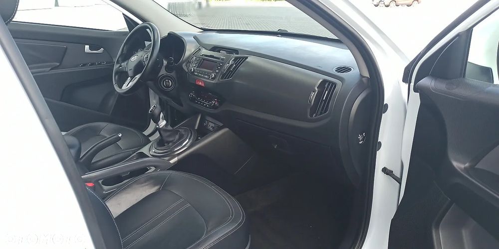 Kia Sportage 1.7 CRDI 2WD Dream-Team Edition - 29