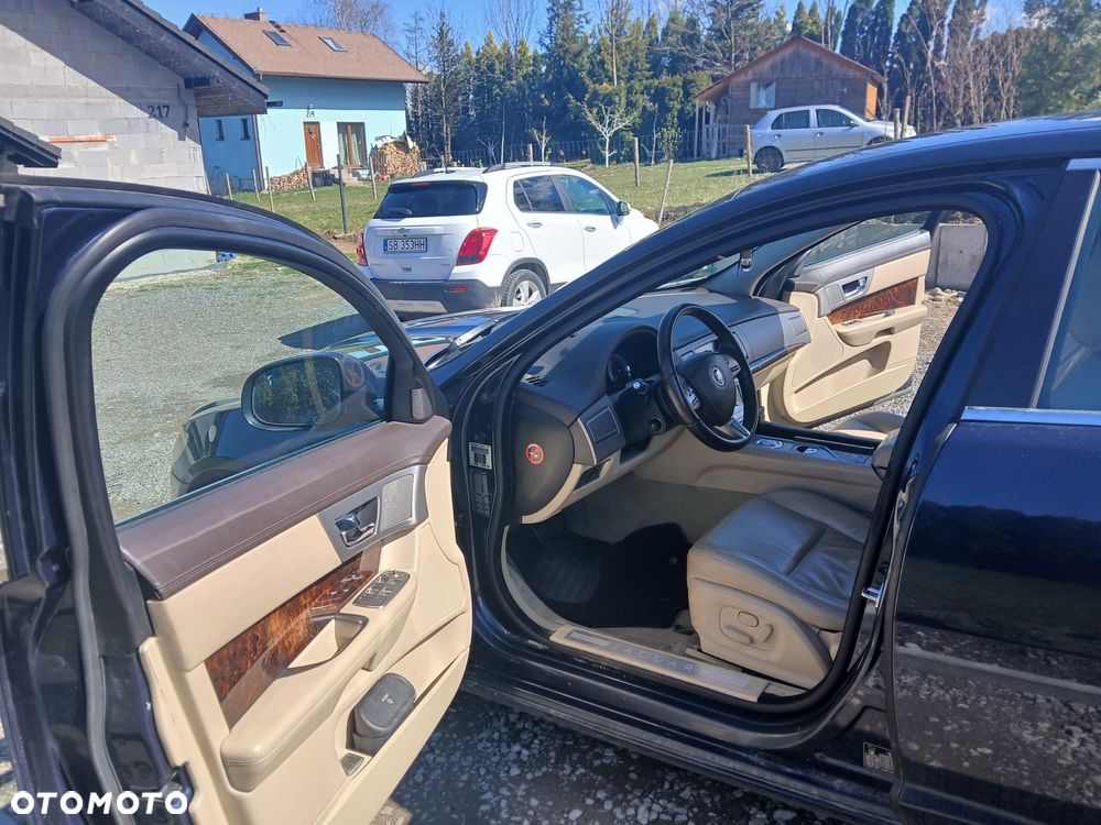 Jaguar XF 3.0 V6 D - 12