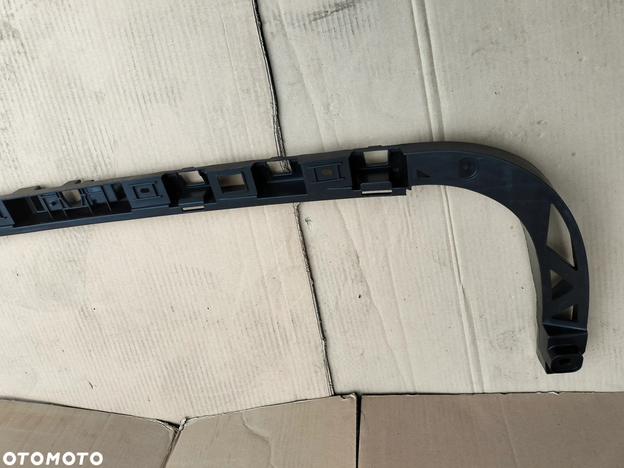 Volkswagen Passat B6 kombi ślizg zderzaka tył 3c9807863 - 2