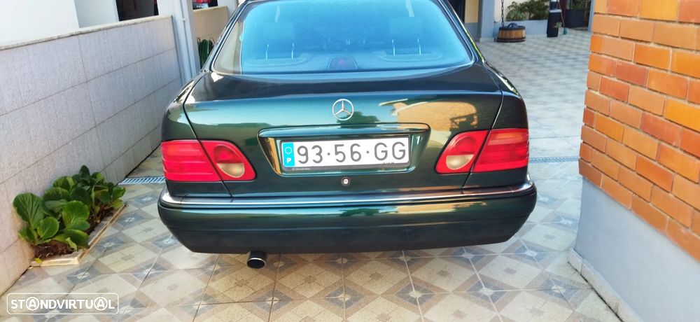 Mercedes-Benz 220 - 10