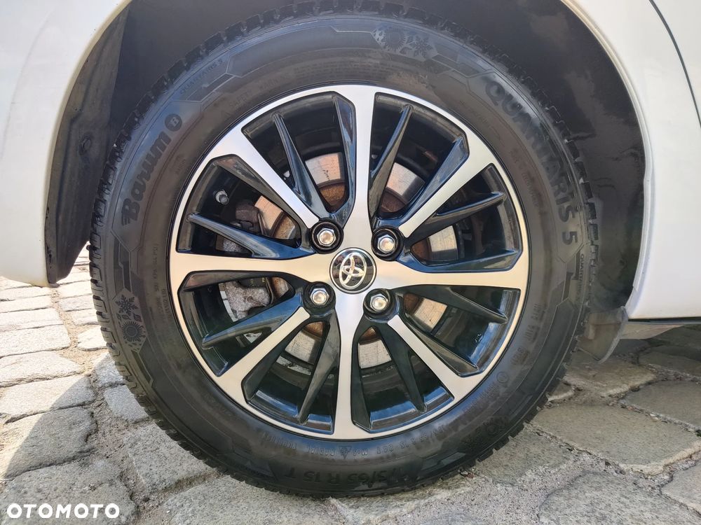 Toyota Yaris Hybrid 100 Premium EU6 - 28