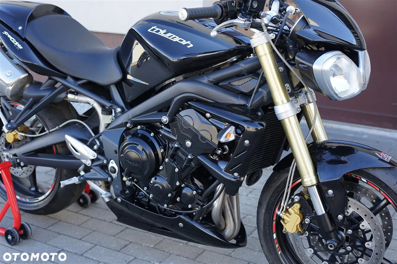 Triumph Street Triple - 12