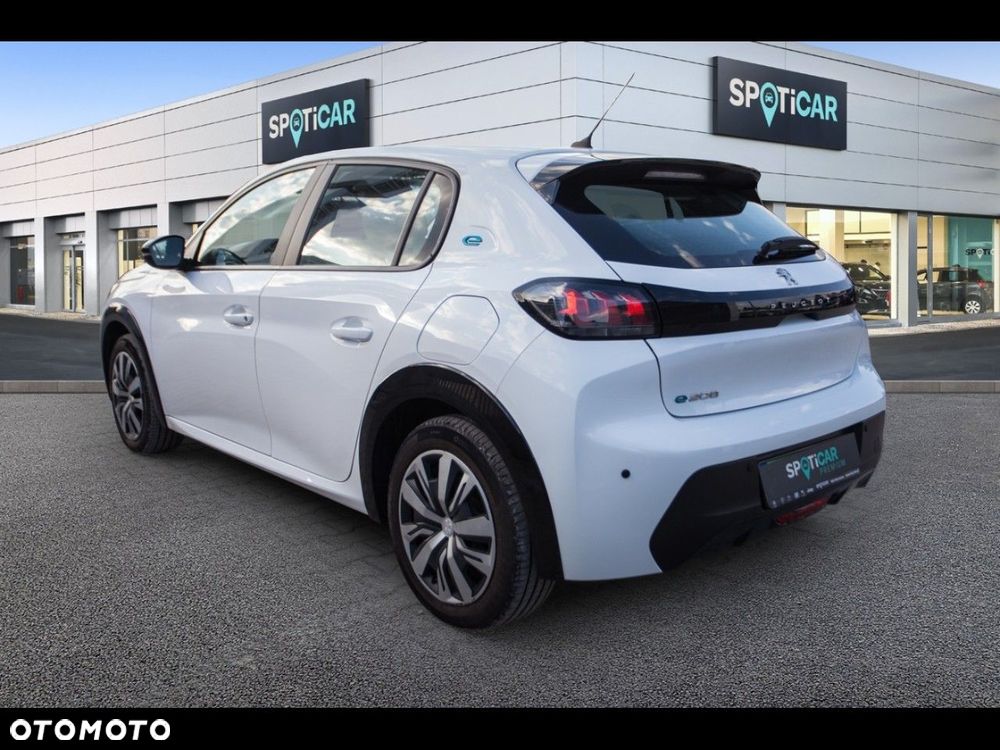 Peugeot 208 - 8