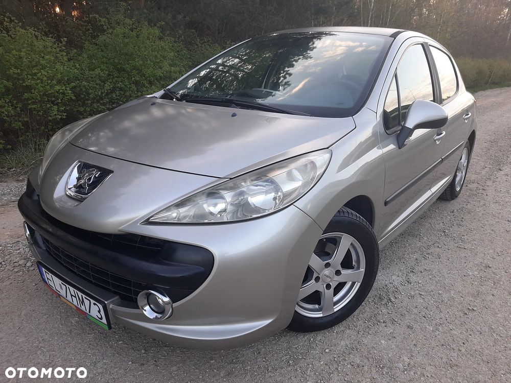 Peugeot 207 - 1