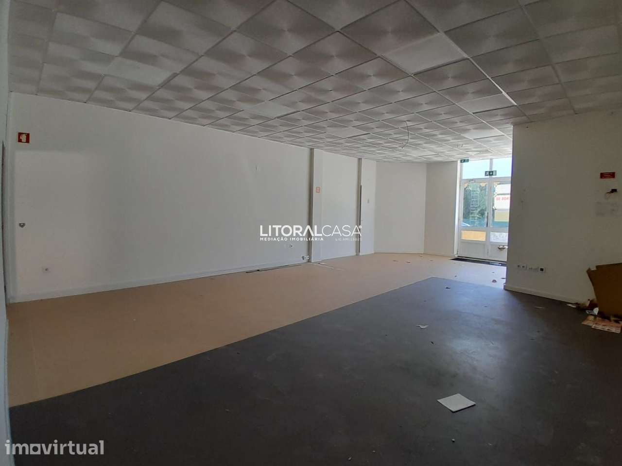 Loja no centro de Oia com 183,7m2 e garagem - Grande imagem: 4/17