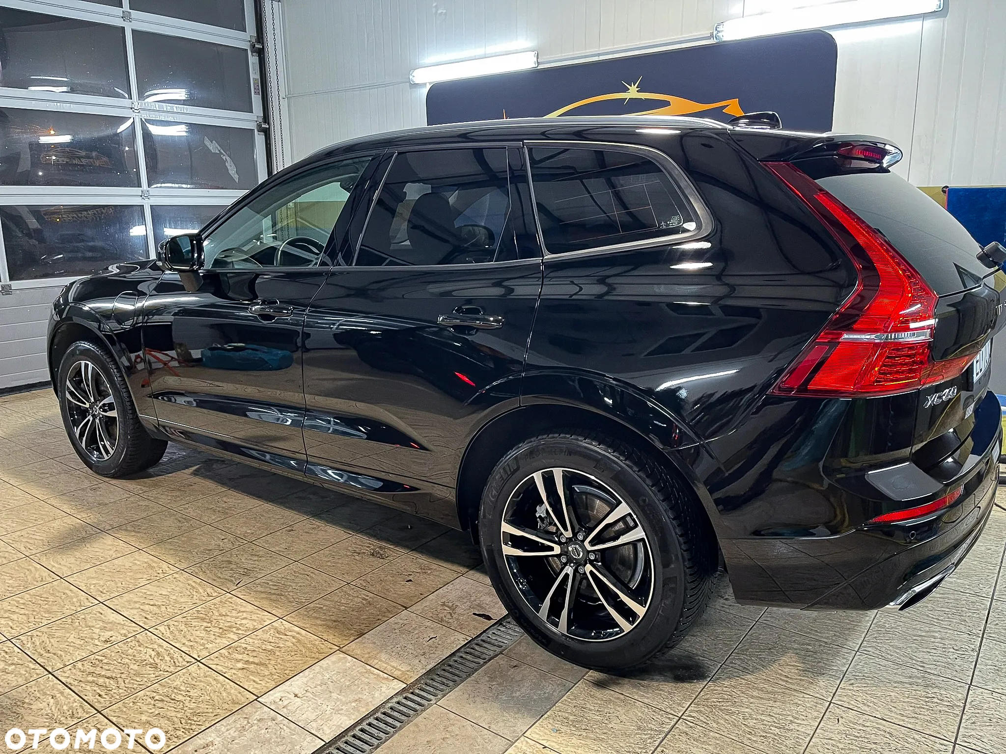 Volvo XC 60 T8 AWD Plug-In Hybrid Momentum Pro - 24
