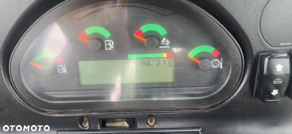 Caterpillar 428F2 - 8