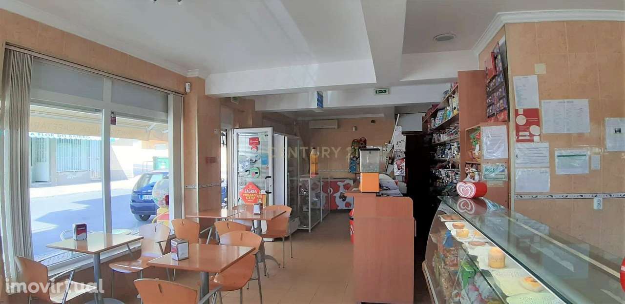 Loja  na rua cidade de Almada em Vale Fetal - Próximo da GNR - Grande imagem: 4/7