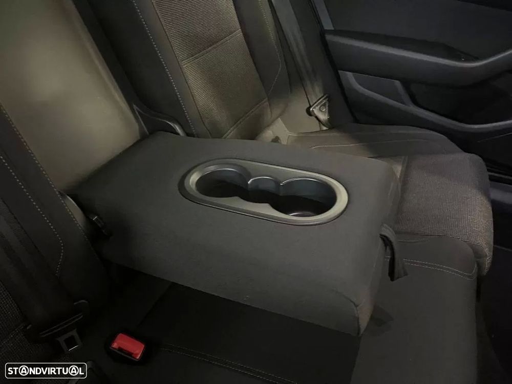 VW Passat Variant 2.0 TDI Elegance DSG - 16