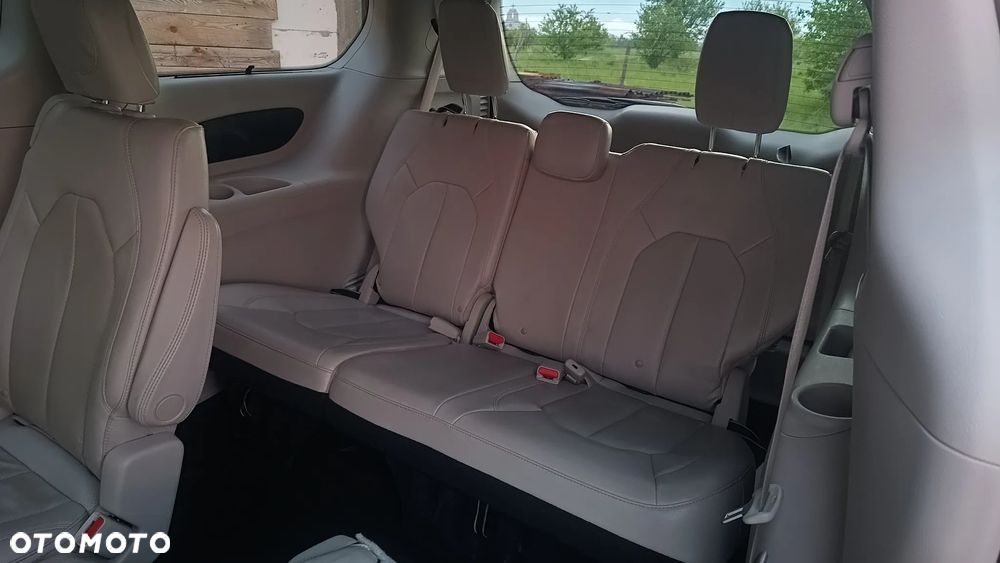 Chrysler Pacifica - 35