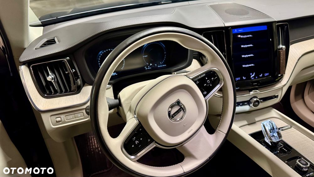 Volvo XC 60 T6 AWD Plug-In Hybrid Inscription - 9