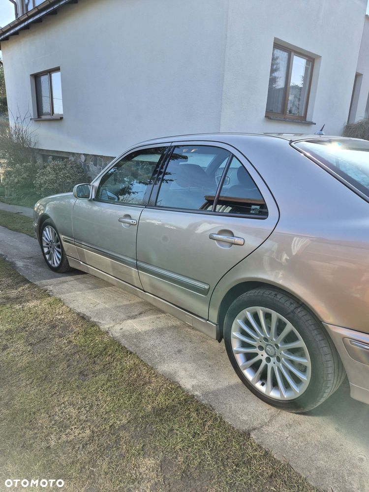 Mercedes-Benz Klasa E - 2