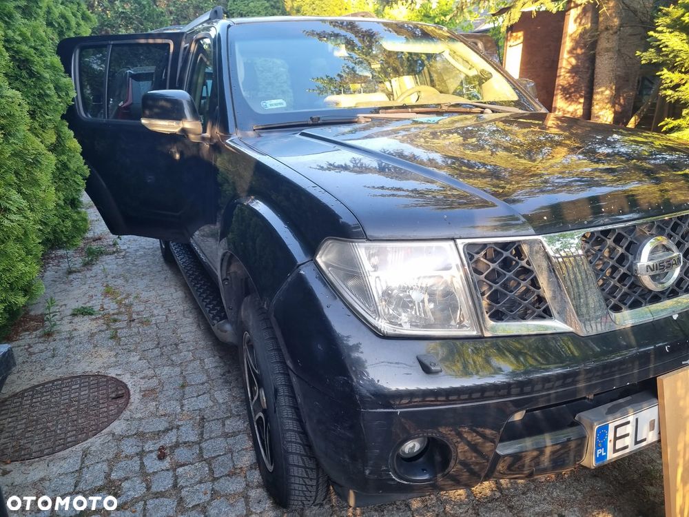 Nissan Pathfinder 2.5 D LE - 4