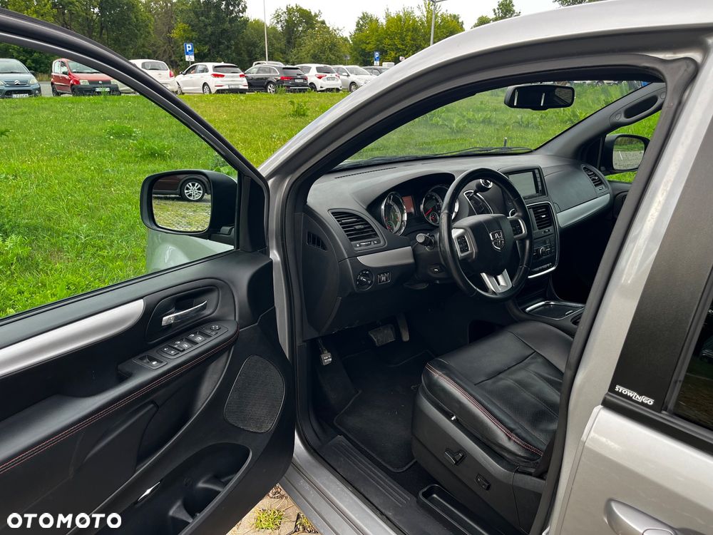 Dodge Grand Caravan 3.6 R/T - 12