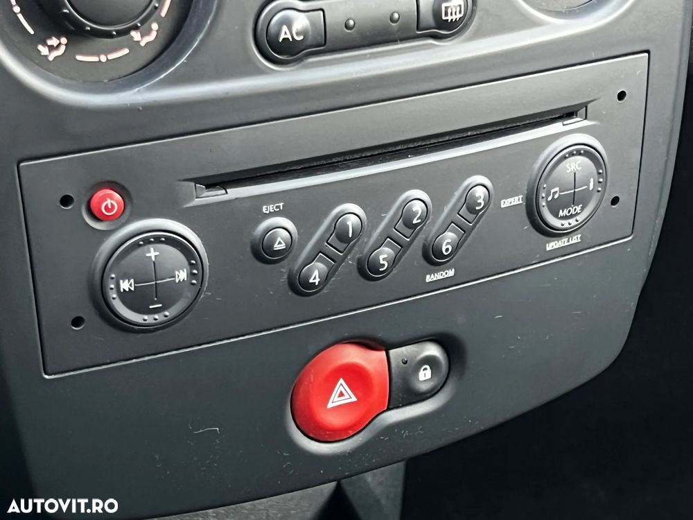Renault Clio 1.2 16V 75 Collection - 15