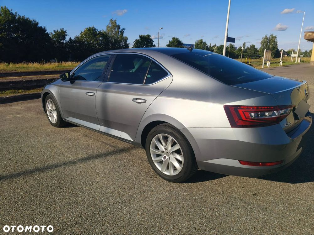 Skoda Superb 2.0 TDI Ambition DSG - 4
