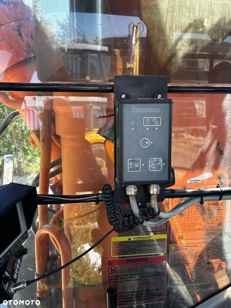 Hitachi ZX190W-3 - 13