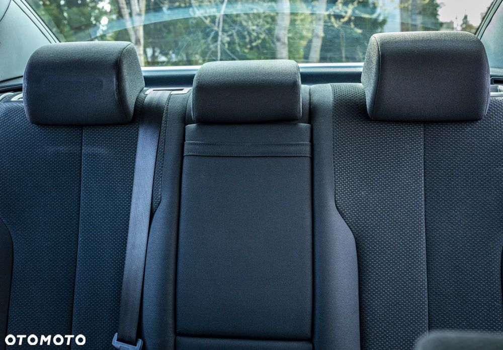 Volkswagen Passat 2.0 TDI DPF Comfortline - 20