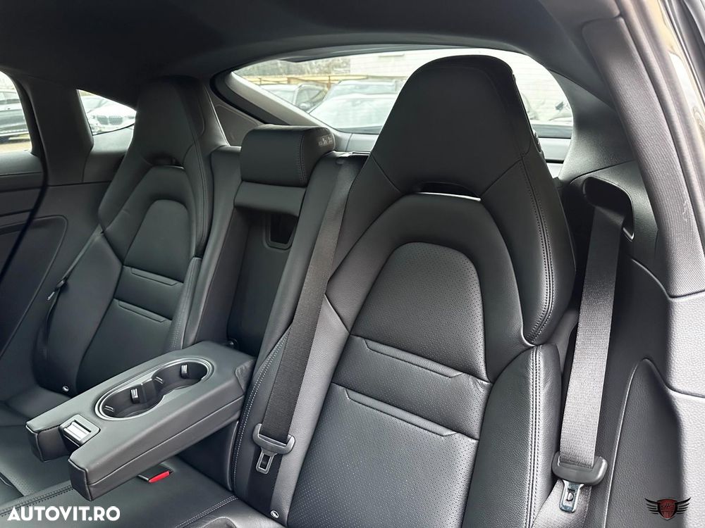 Porsche Panamera 4S Executive - 35