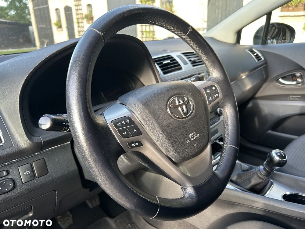 Toyota Avensis 1.8 Premium - 16