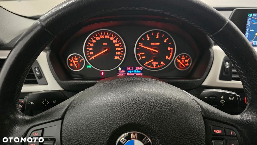 BMW Seria 3 320d Efficient Dynamics Luxury Line - 17