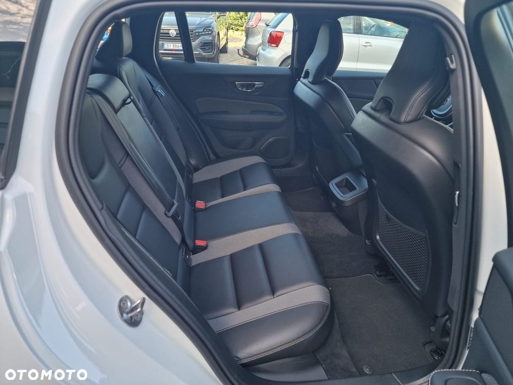 Volvo V60 B4 D Plus Dark - 17
