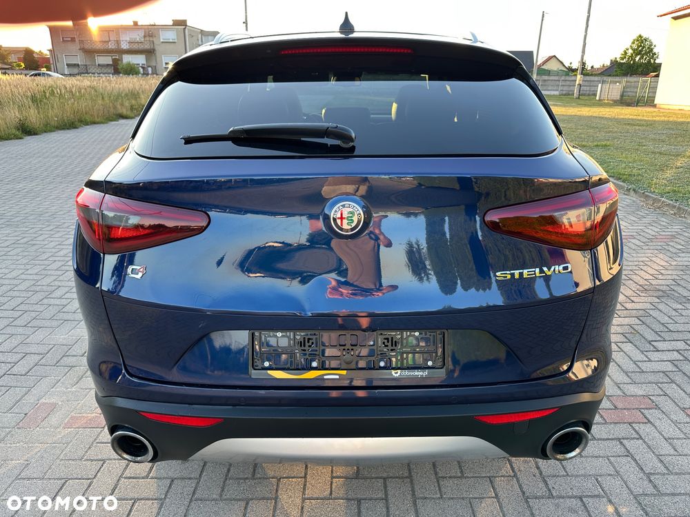 Alfa Romeo Stelvio 2.0 Turbo 16V AT8-Q4 Ti - 6