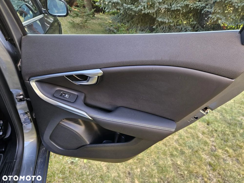 Volvo V40 T3 Drive-E R-Design Momentum - 31