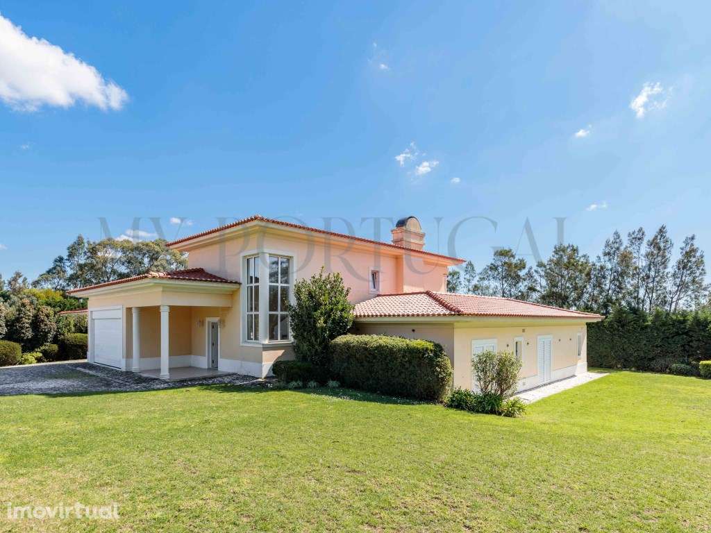 Oásis de Luxo: Moradia T4 com Piscina no Exclusivo Penha Longa Resort - Grande imagem: 3/42