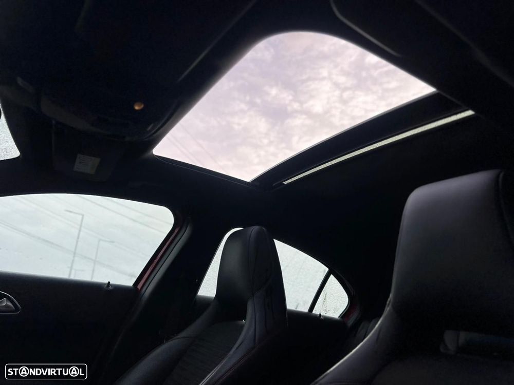 Mercedes-Benz A 180 d AMG Line - 11