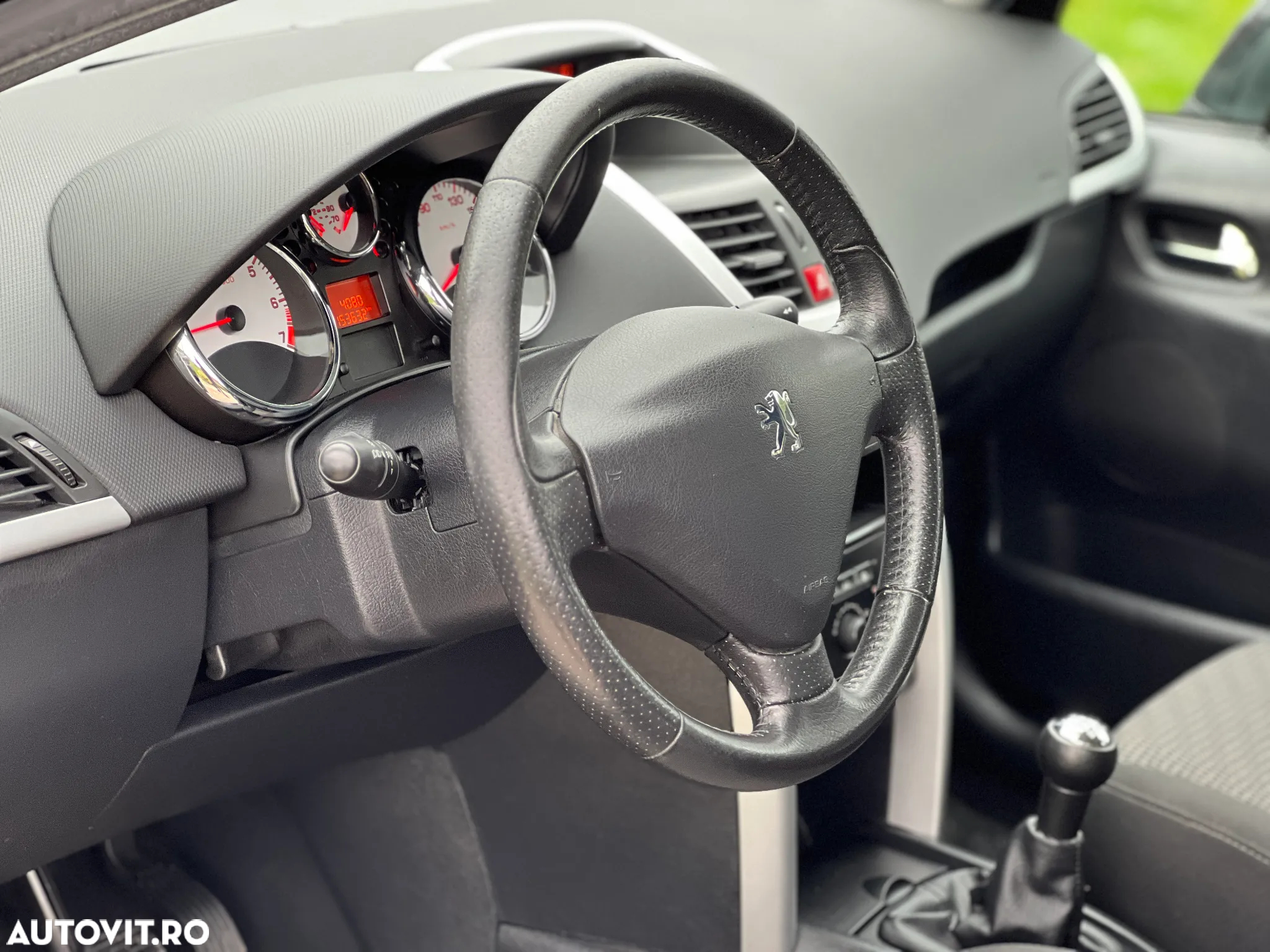 Peugeot 207 1.6E Sport - 12