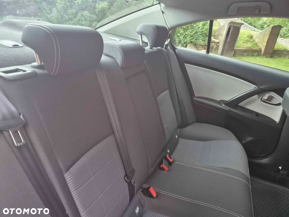 Toyota Avensis 2.0 D-4D Premium - 9